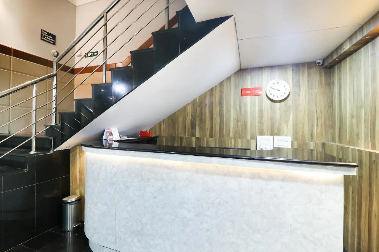 Oyo 44050 Central Queens Hotel Kochi 3*,  India