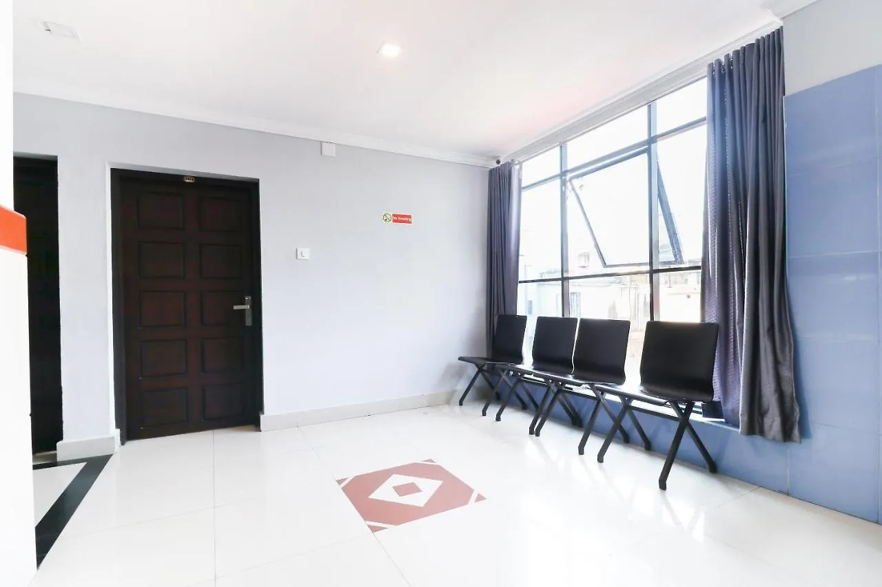 Oyo 44050 Central Queens Hotel Kochi