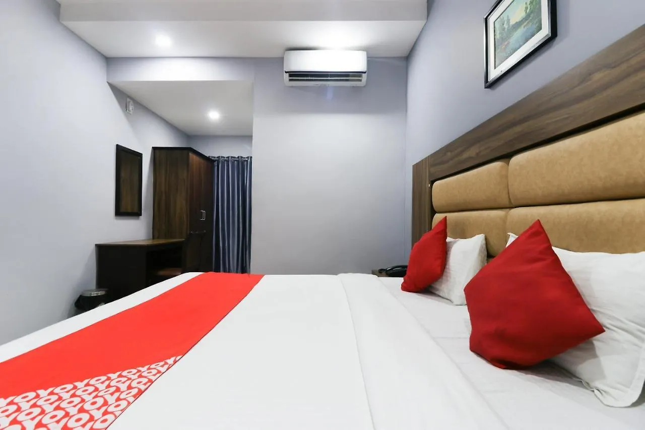 Oyo 44050 Central Queens Hotel Kochi