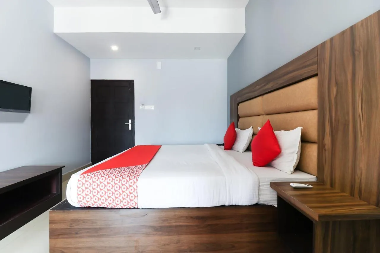 Oyo 44050 Central Queens Hotel Kochi