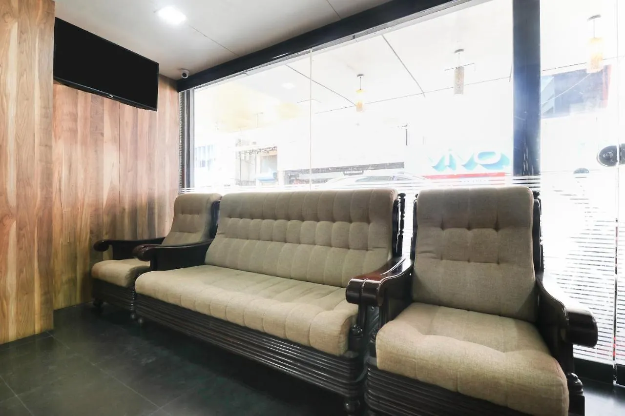 Oyo 44050 Central Queens Hotel Kochi