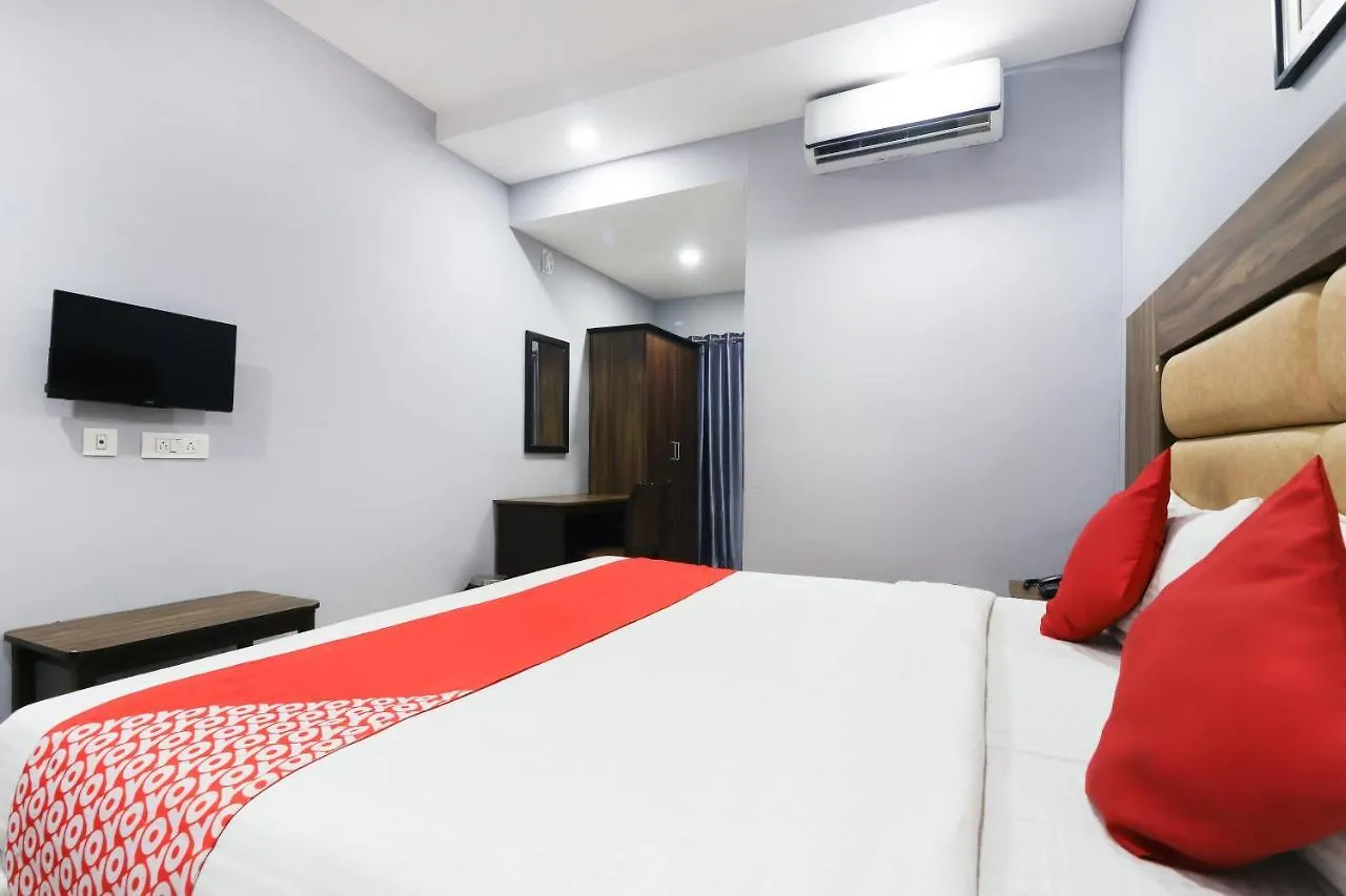 Oyo 44050 Central Queens Hotel Kochi